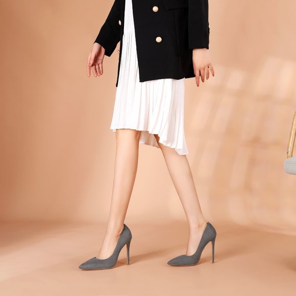 Petit Cadeau Leona - Classic and Sexy Slip on Pumps with 5" High Heels. NEW! - Picture 7 of 8